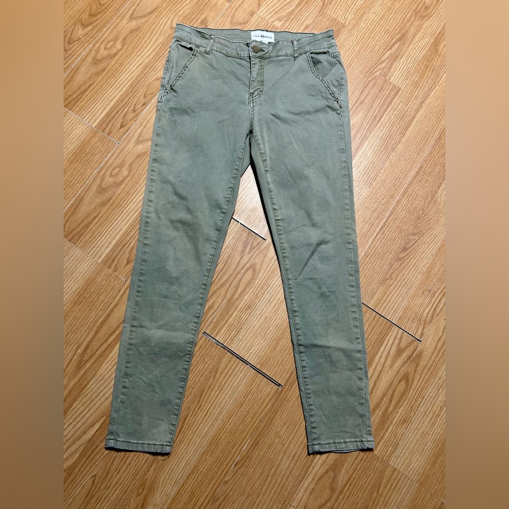3/20 🏷️Women 9 Ashley Mason Sage Green Skinny Jeans with Tapered Legs & Stretch